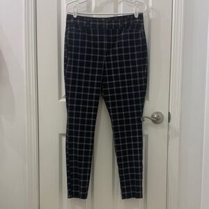 Old Navy Black and White Ankle Cropped Pants with Windowpane Design